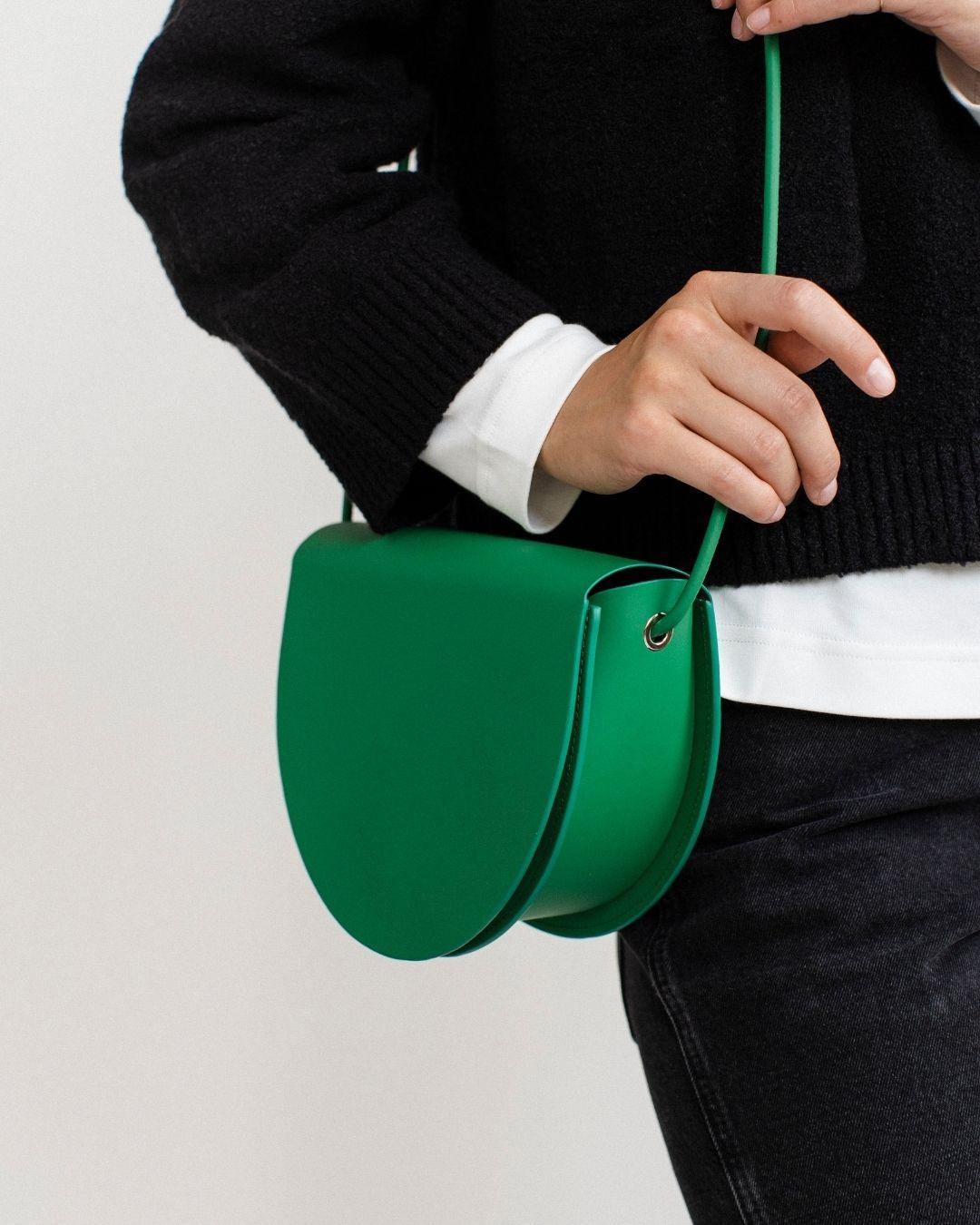Sac à main vert à porter épaule ou main