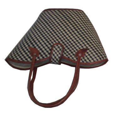 Sac à main en raphia à motif vichy – finition cuir trait fin