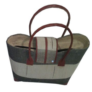 Sac à main artisanal en raphia tissé
