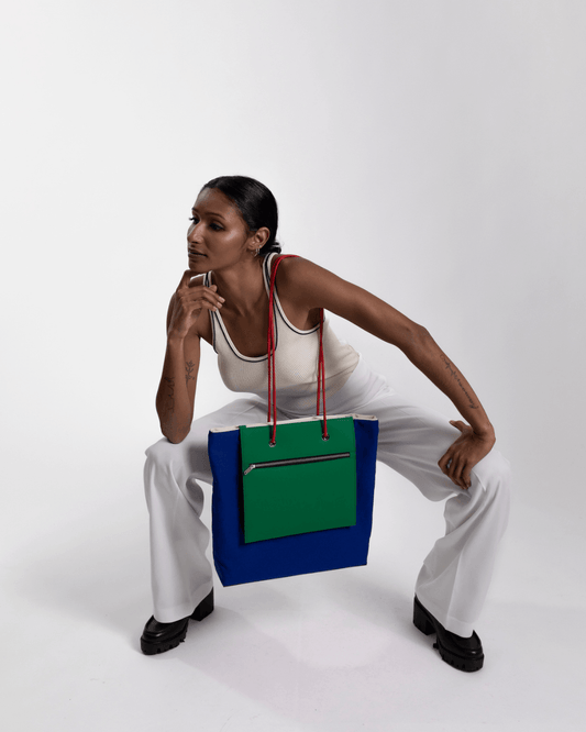 Un Sac à main multicolor de fourre-tout réversible et de grande capacité