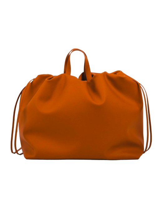 Sac bandoulière cuir végétal orange femme ANGELINES - détail finitions - Maroquinerie artisanale premium