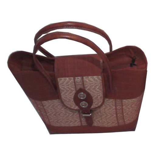 Sac à main en raphia artisanal