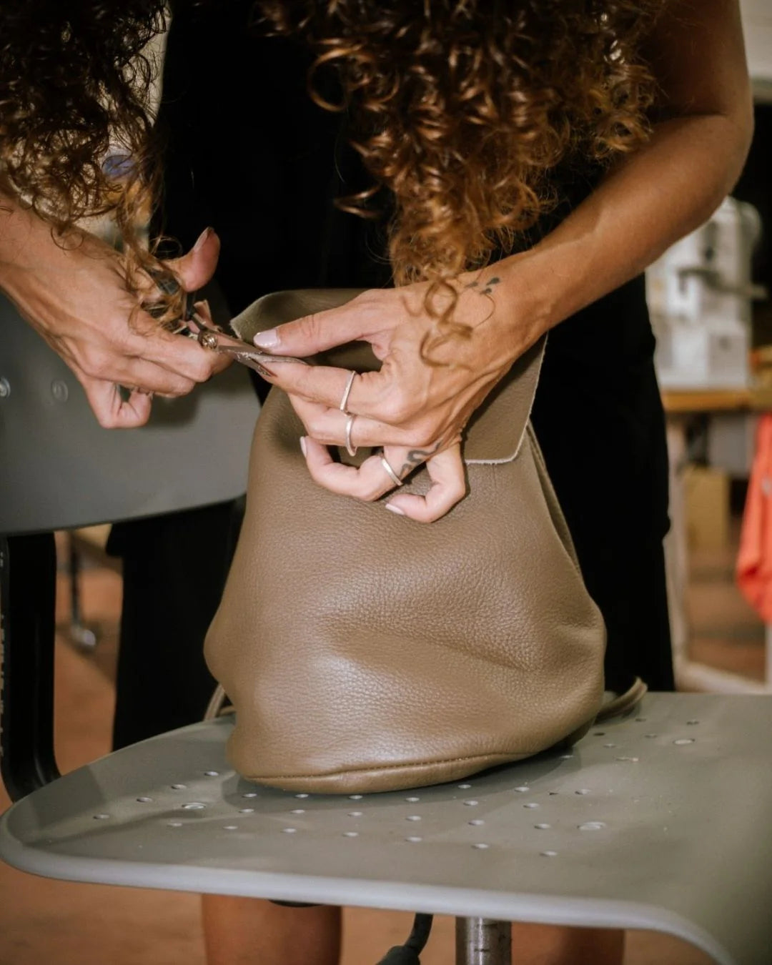 Mini Sac à Dos Cuir Gris IRENE — Artisanal Premium | Bmassy