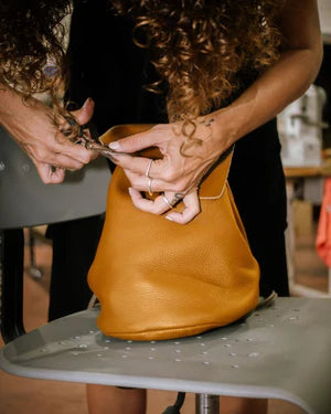 Mini Sac à Dos Cuir Orange IRENE — Artisanal Premium | Bmassy