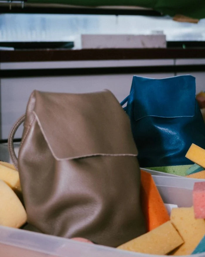 Mini Sac à Dos Cuir Gris IRENE — Artisanal Premium | Bmassy