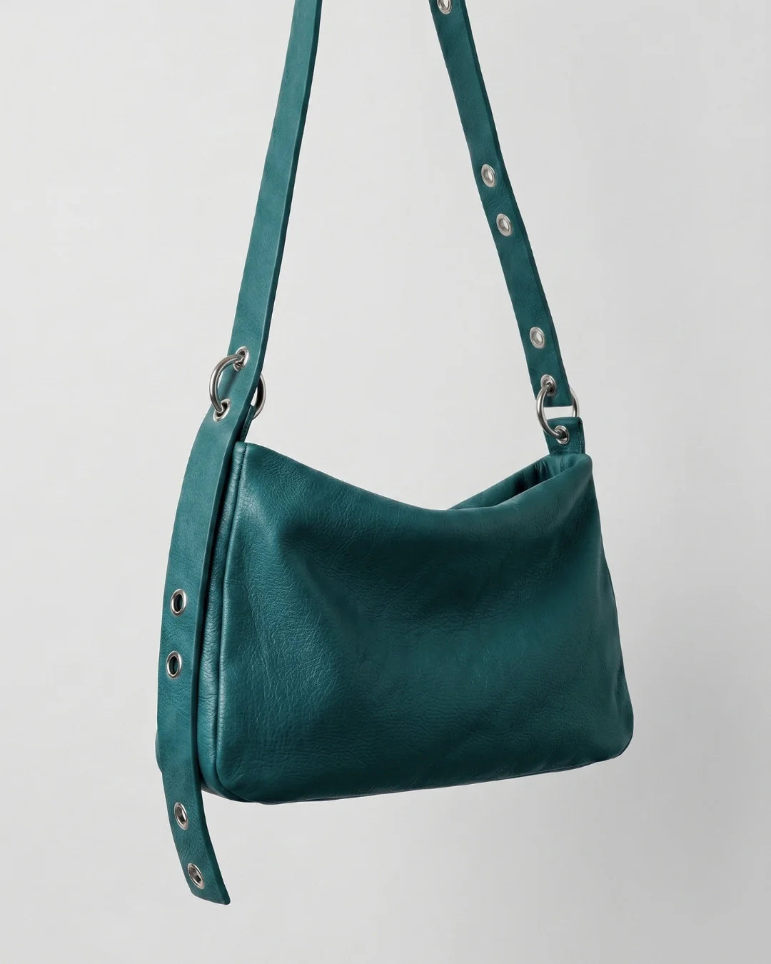 Sac bandoulière LOLI cuir tanné végétal coloris turquoise – Bmassy 