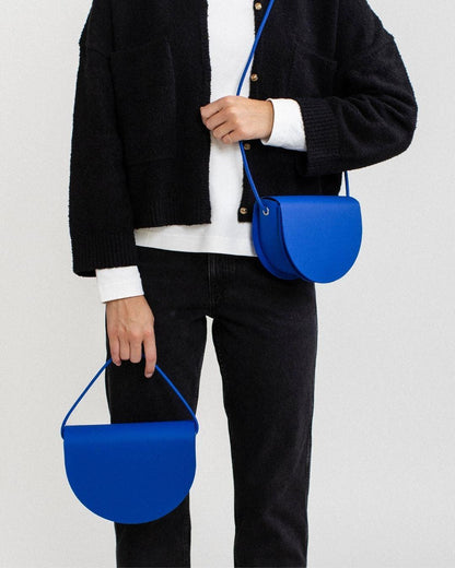 Sac à main bleu à porter épaule ou main