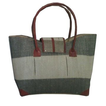 Sac à main artisanal en raphia tissé