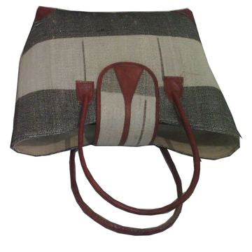Sac à main artisanal en raphia tissé