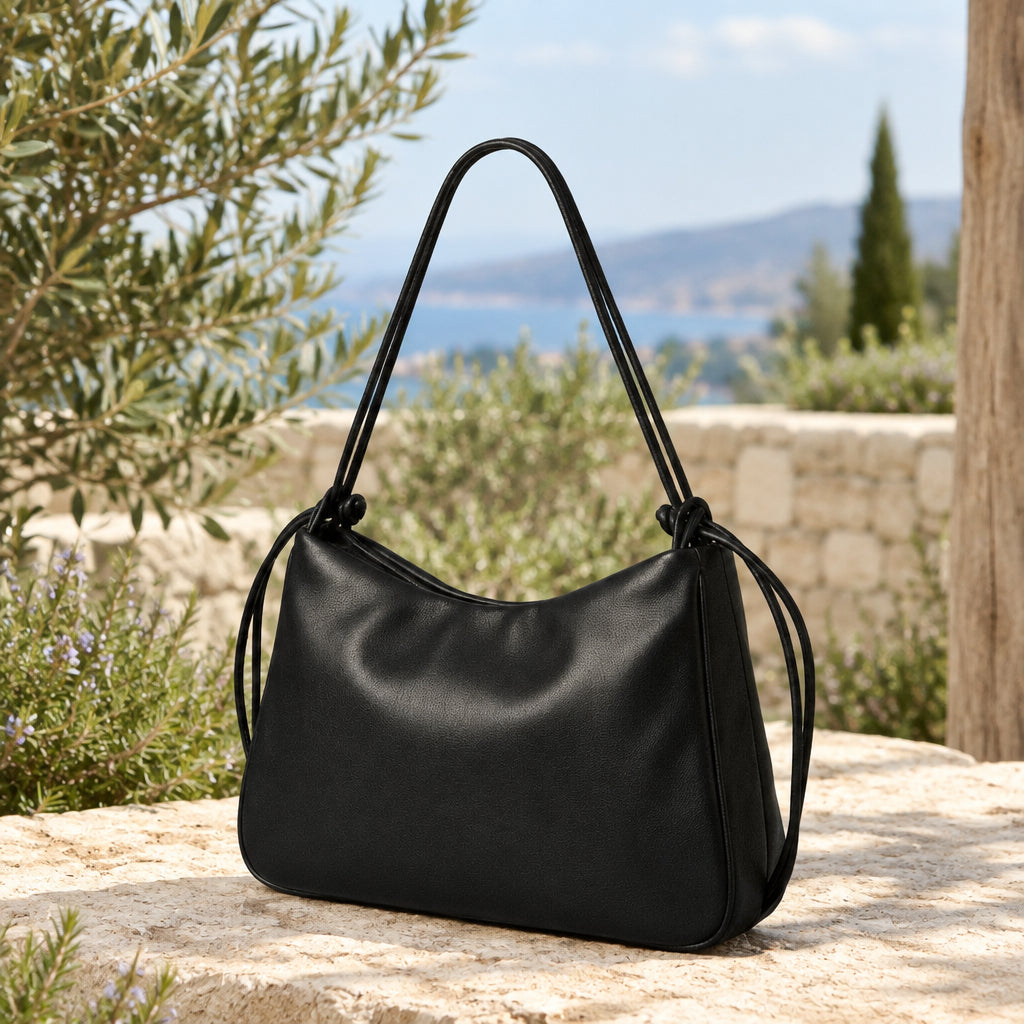 Sac à main LOLI noir dans un décor naturel fait main - BMASSY