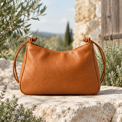 Sac à main LOLI orange dans un décor naturel fait main - BMASSY