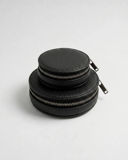 Mini sac en cuir noir Almita Mini fermé, vue de profil