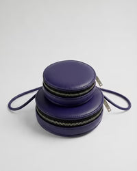 Pochette ronde Almita Mini en cuir violet foncé avec cordon, vue de dessus