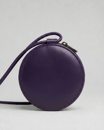 Pochette ronde Almita Mini en cuir violet foncé avec cordon, vue de côté