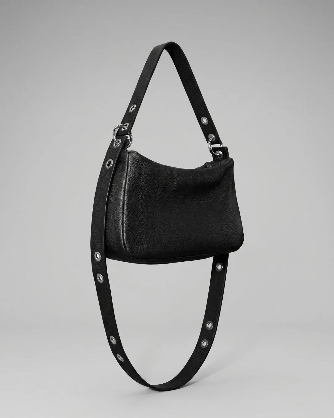 Sac bandoulière LOLI cuir tanné végétal coloris noir, détail – Bmassy 