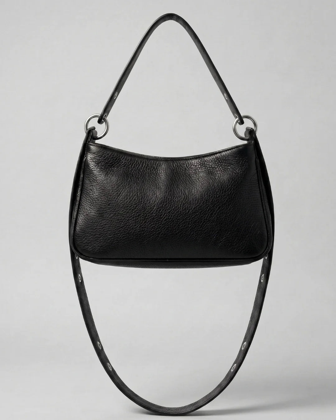 Sac bandoulière LOLI cuir tanné végétal coloris noir, vue de côté – Bmassy 
