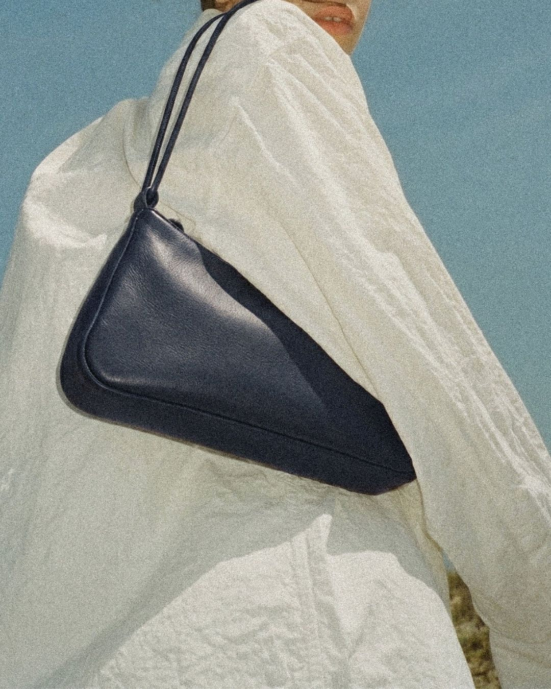 Sac Lolita Bmassy porté en bandoulière croisée, cordon ajustable