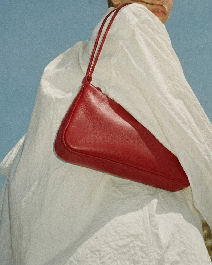 Petit sac bandoulière LOLITA cuir tanné végétal, vue de côté – Bmassy 