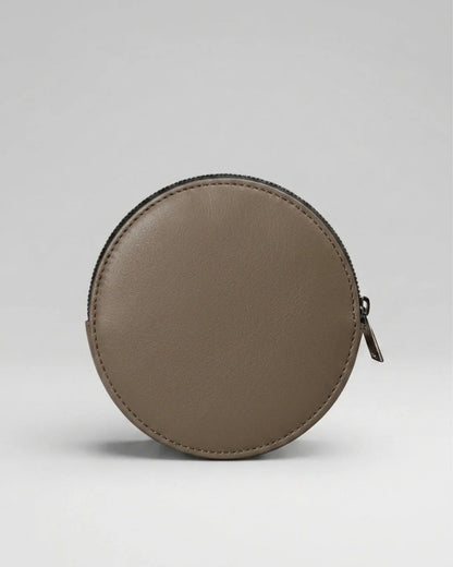 Pochette cylindrique Almita Grande en cuir gris, vue de face bmassy