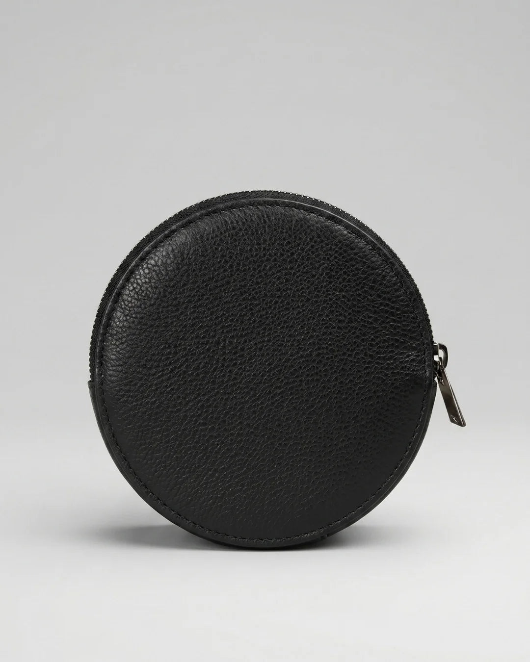 Pochette Almita Grande en cuir noir vue de face 