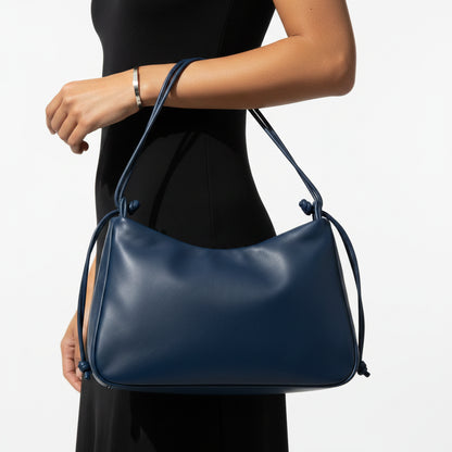 Sac bandoulière Loli bleu en cuir tanné végétal – porté main – Bmassy