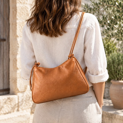 Sac bandoulière LOLI orange porté sur le dos, fait main - BMASSY