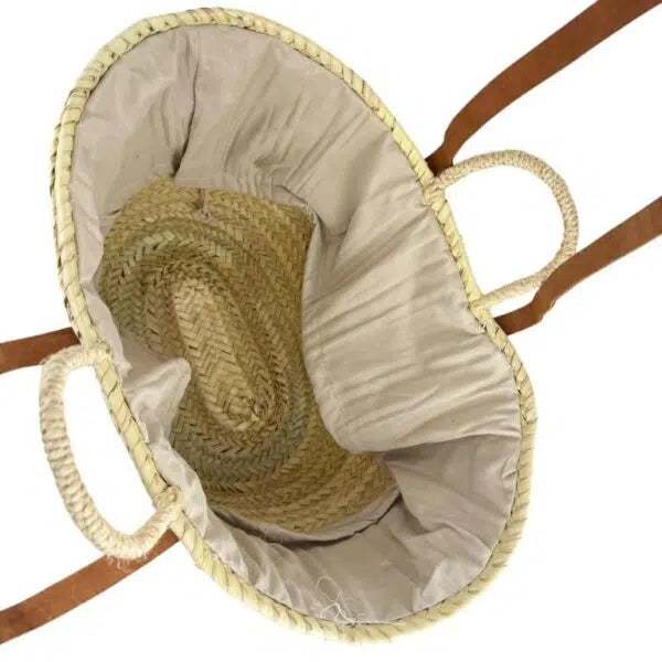 Intérieur du panier capazo Bmassy en raphia beige, avec tissu beige et fond tressé