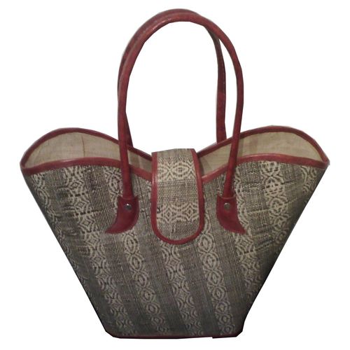 Sac à main en raphia  – finition cuir avec trait
