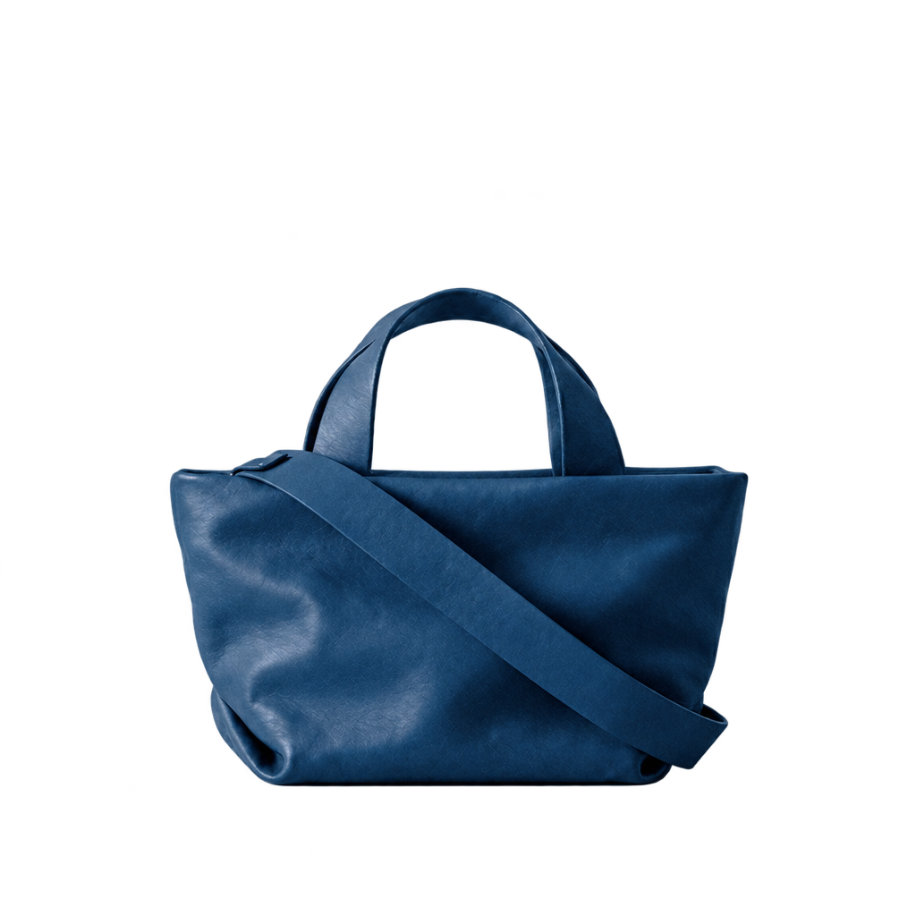 Sac Juanita en cuir bleu nuit, vue d’ensemble avec ses poignées et sa bandoulière, Bmassy.