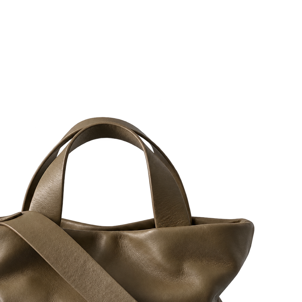 Gros plan sur les poignées et le cuir du sac Juanita gris, Bmassy.