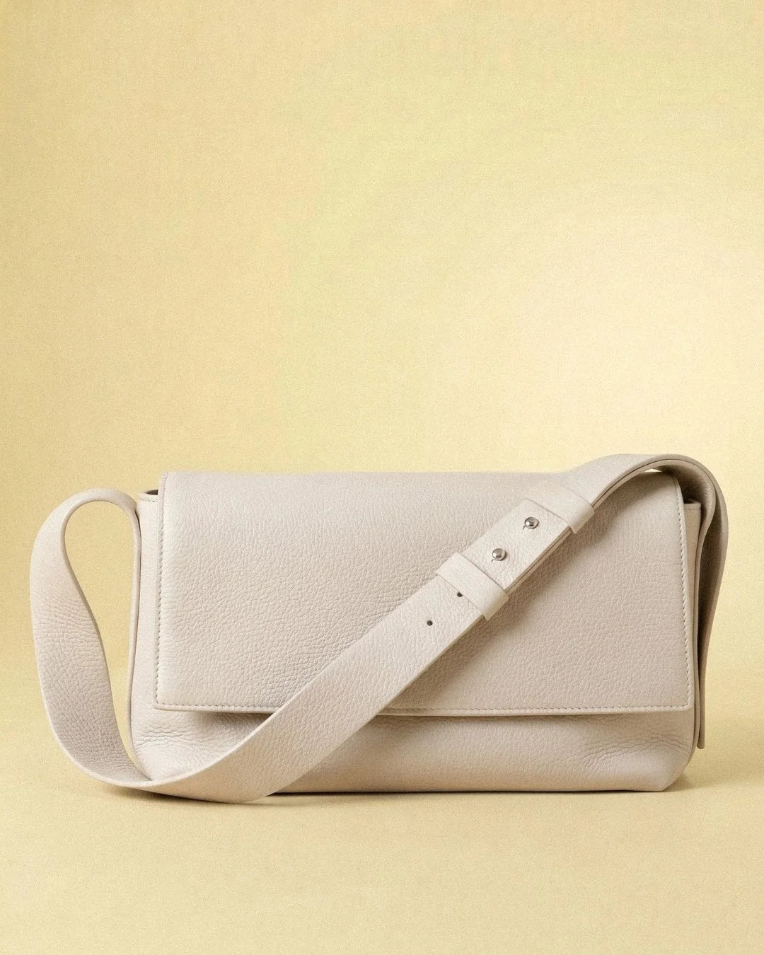 Sac baguette Fernanda blanc en cuir tanné végétal – vue dos – Bmassy