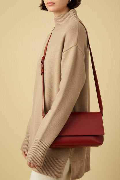 Sac baguette Fernanda bordeaux en cuir tanné végétal – porté épaule – Bmassy