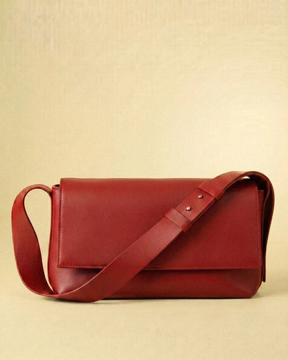 Sac baguette Fernanda bordeaux en cuir tanné végétal – vue face – Bmassy