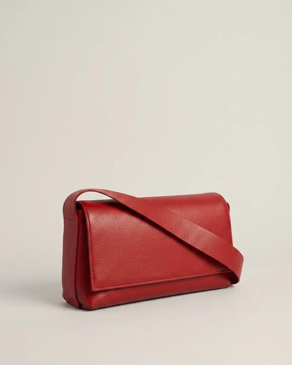 Sac baguette Fernanda bordeaux en cuir tanné végétal – vue latérale – Bmassy