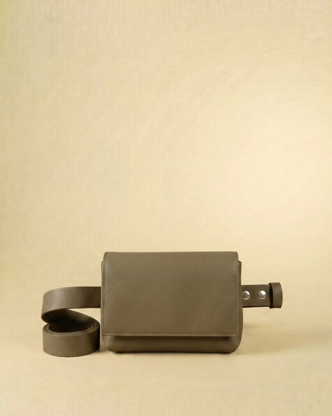 Sac ceinture Fernandita en cuir gris, convertible en pochette