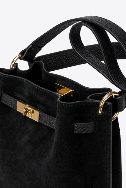 Sac rectangulaire en cuir velours noir avec détails