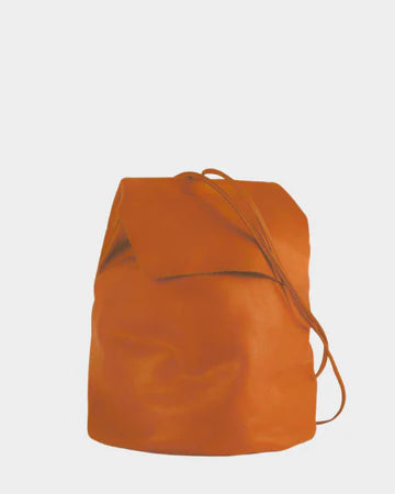 Sac à dos en cuir orange vibrant fait main premium artisanal espagnol unisexe"